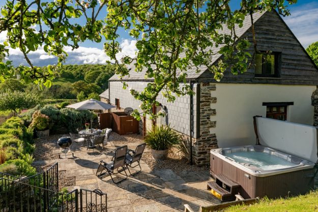 Private Garden with hot tub at Cow Barn